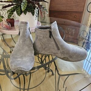 A leather booty vegan shearling keep your foot warm size 7 never worn